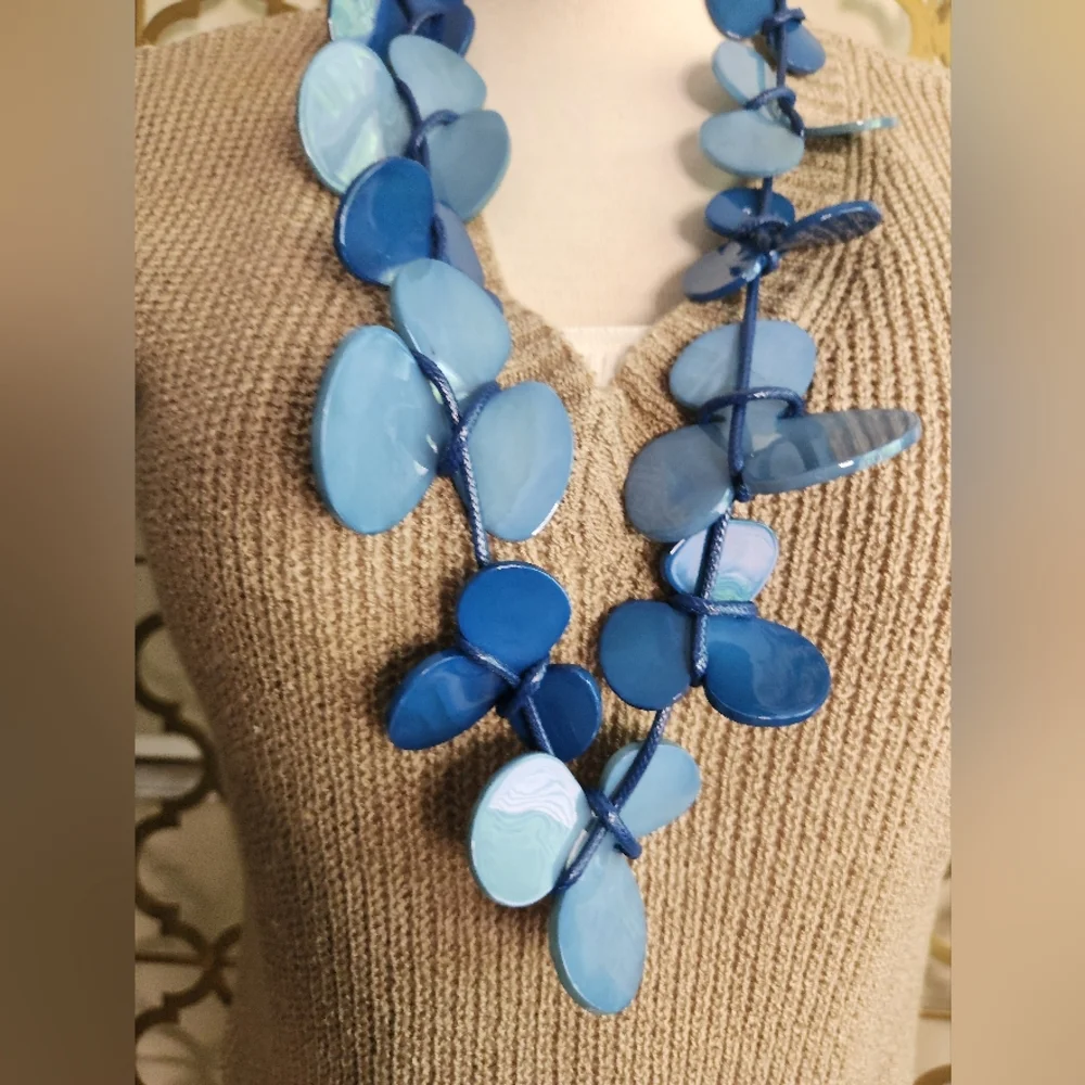 🌊Blue Acrylic Free Form necklace -Metal Free💙 - Picture 10 of 16